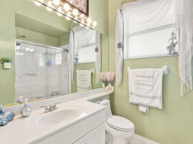 На продажу: $329,900 (2 спален, 2 ванн, 2014 Квадратных фут)