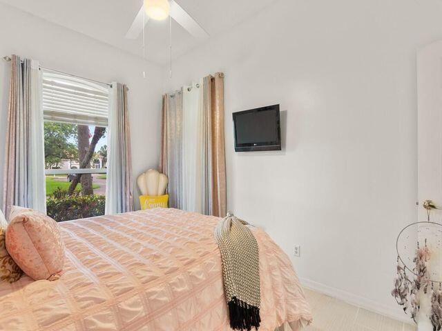 На продажу: $329,900 (2 спален, 2 ванн, 2014 Квадратных фут)