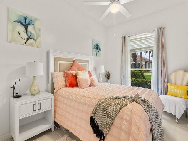 На продажу: $329,900 (2 спален, 2 ванн, 2014 Квадратных фут)