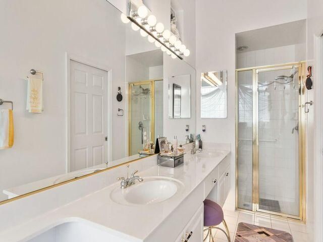 На продажу: $329,900 (2 спален, 2 ванн, 2014 Квадратных фут)