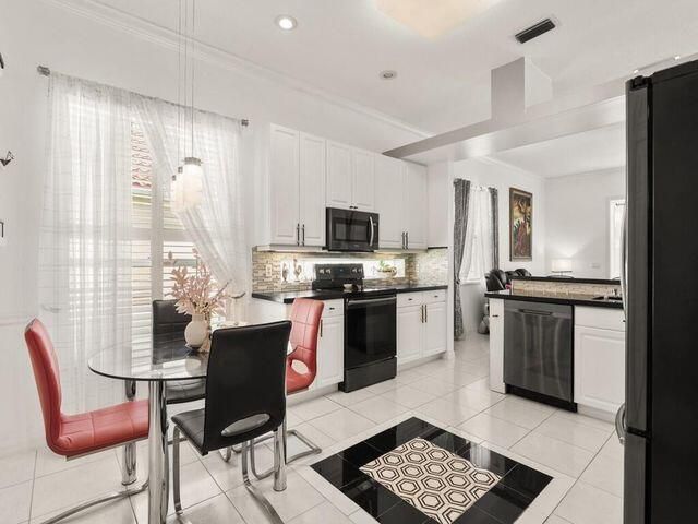 На продажу: $329,900 (2 спален, 2 ванн, 2014 Квадратных фут)