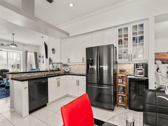 На продажу: $329,900 (2 спален, 2 ванн, 2014 Квадратных фут)