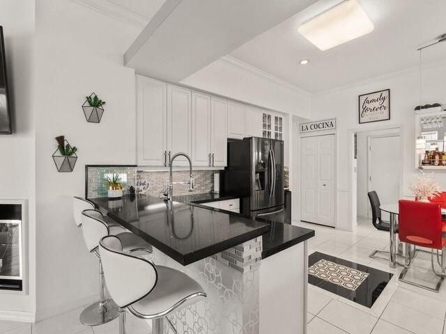 На продажу: $329,900 (2 спален, 2 ванн, 2014 Квадратных фут)