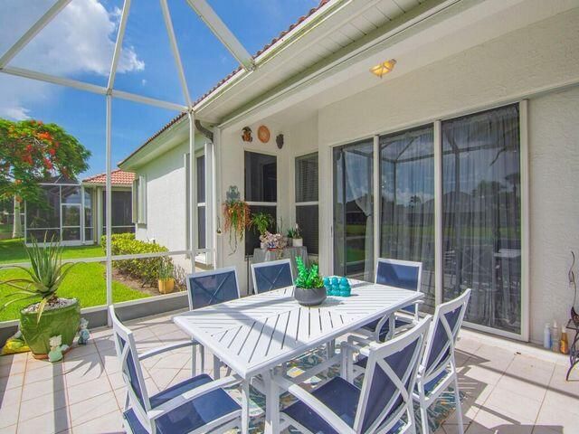 На продажу: $329,900 (2 спален, 2 ванн, 2014 Квадратных фут)