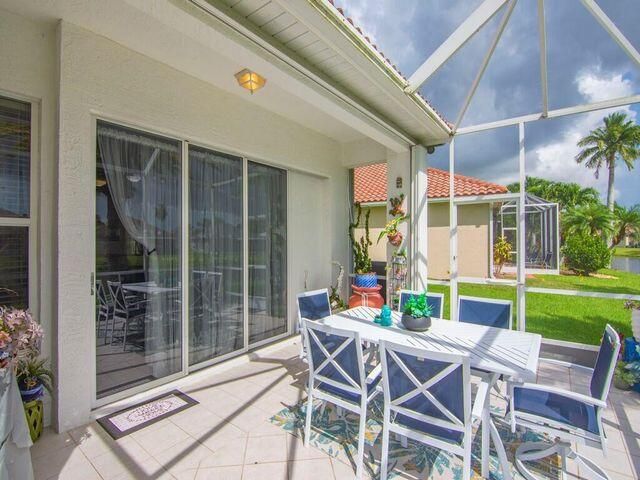 На продажу: $329,900 (2 спален, 2 ванн, 2014 Квадратных фут)