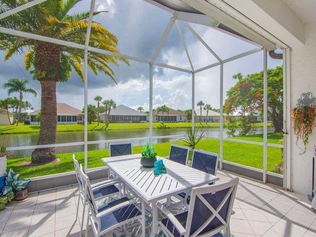 На продажу: $329,900 (2 спален, 2 ванн, 2014 Квадратных фут)