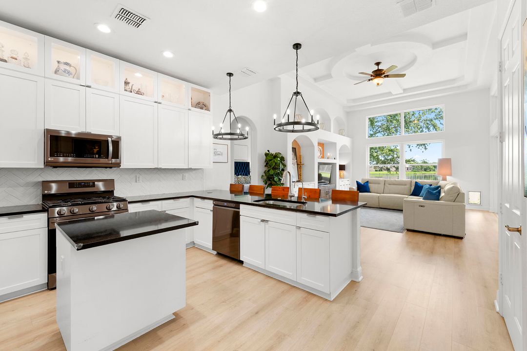 На продажу: $660,000 (5 спален, 3 ванн, 3143 Квадратных фут)