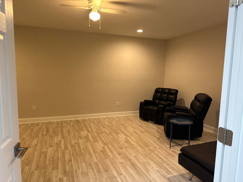 For Sale: $550,000 (3 beds, 3 baths, 1602 Square Feet)