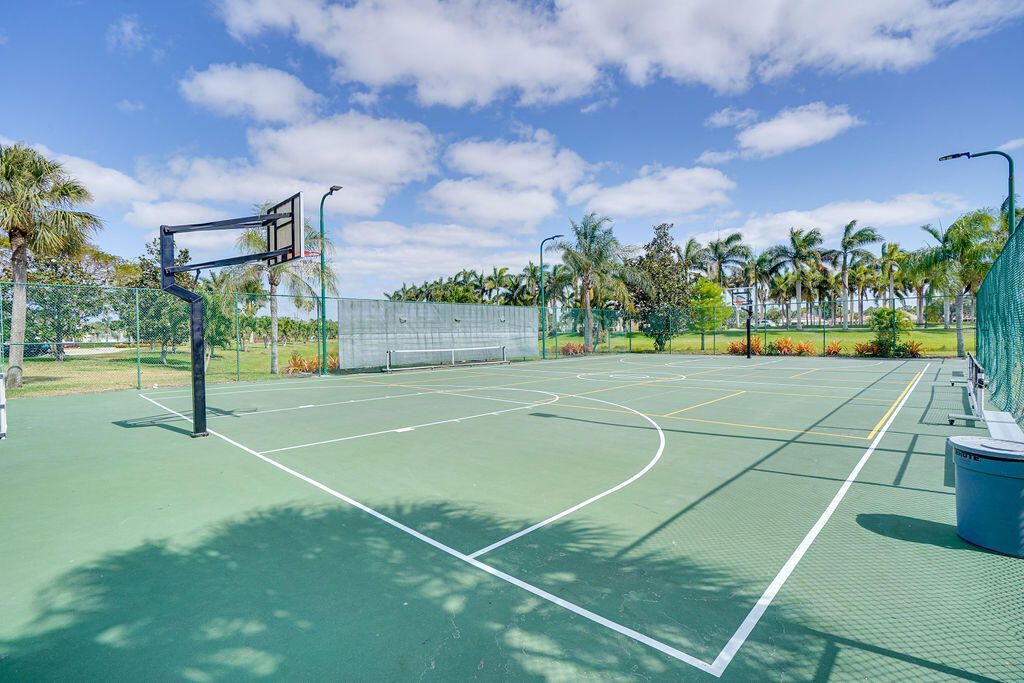 На продажу: $660,000 (5 спален, 3 ванн, 3143 Квадратных фут)