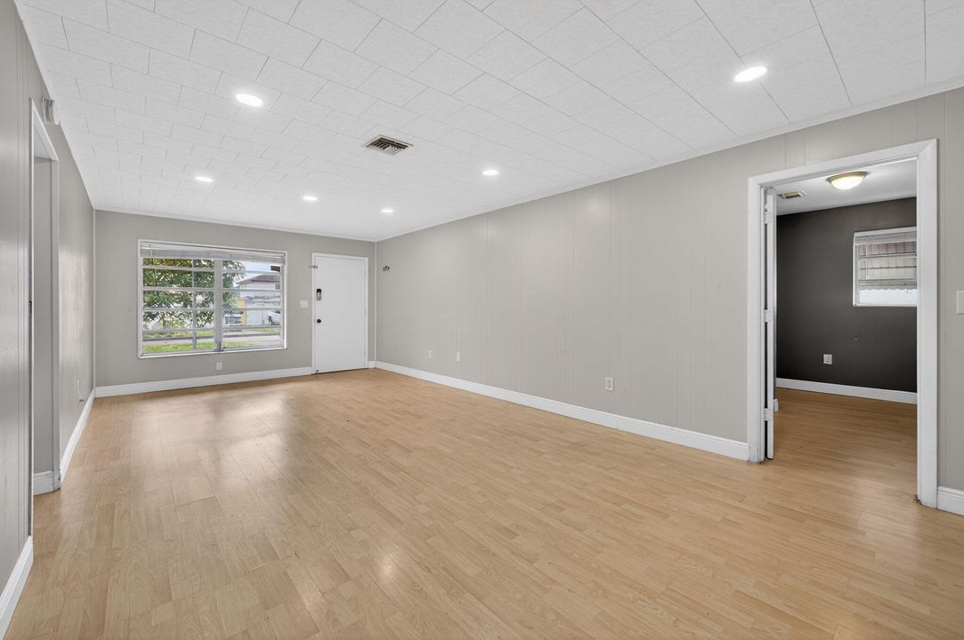 For Rent: $2,950 (3 beds, 2 baths, 1504 Square Feet)