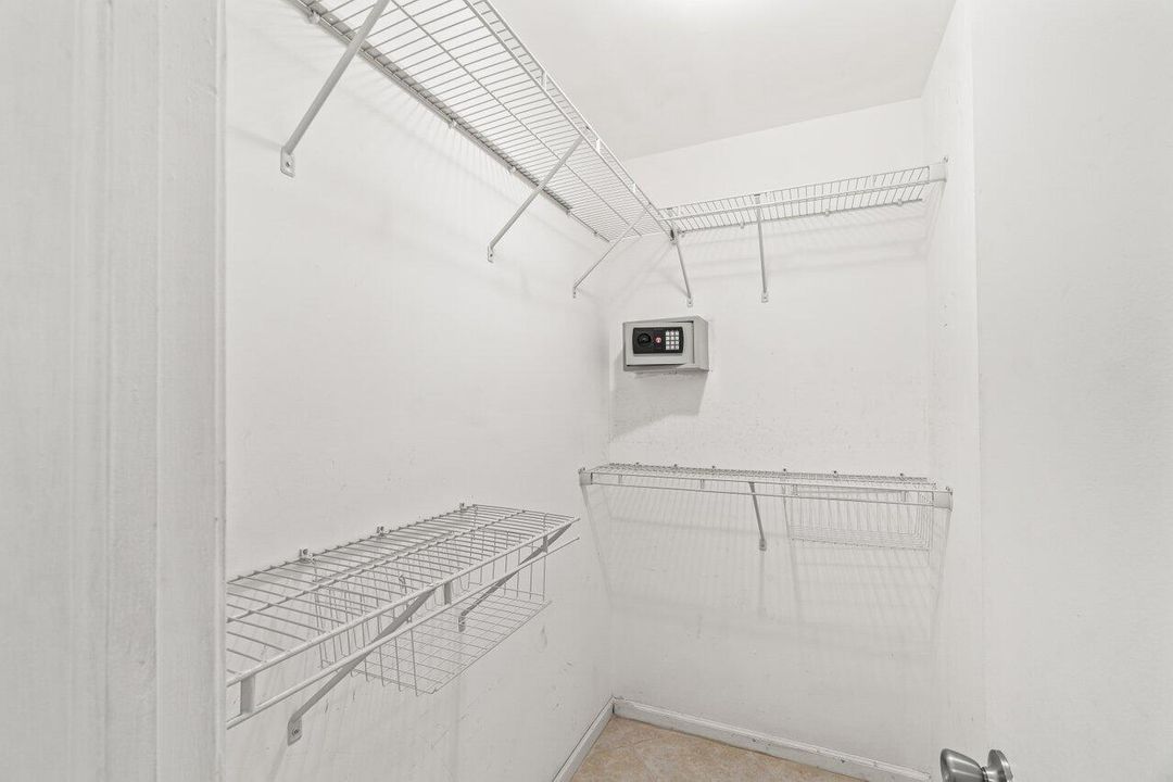 For Sale: $240,000 (2 beds, 2 baths, 1400 Square Feet)