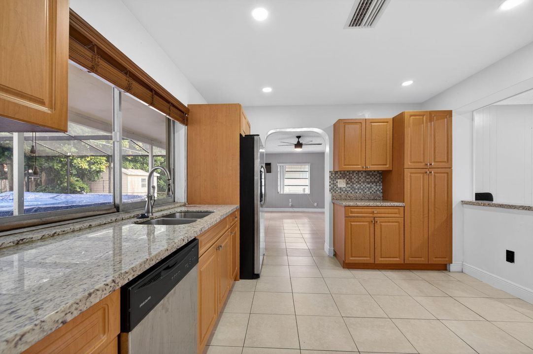 For Rent: $2,950 (3 beds, 2 baths, 1504 Square Feet)