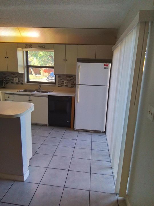 В аренду: $1,500 (2 спален, 1 ванн, 1328 Квадратных фут)