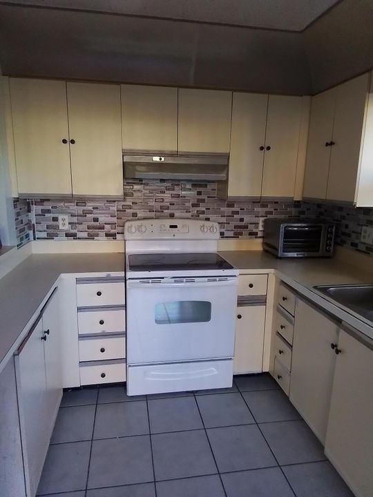 В аренду: $1,500 (2 спален, 1 ванн, 1328 Квадратных фут)