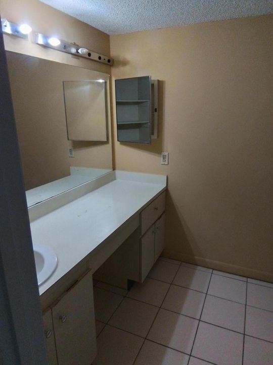 В аренду: $1,500 (2 спален, 1 ванн, 1328 Квадратных фут)