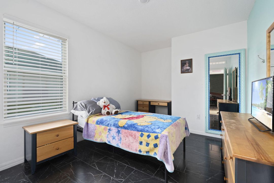 На продажу: $417,999 (4 спален, 2 ванн, 1867 Квадратных фут)