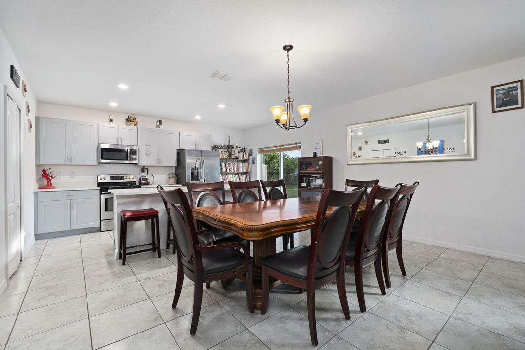 На продажу: $417,999 (4 спален, 2 ванн, 1867 Квадратных фут)