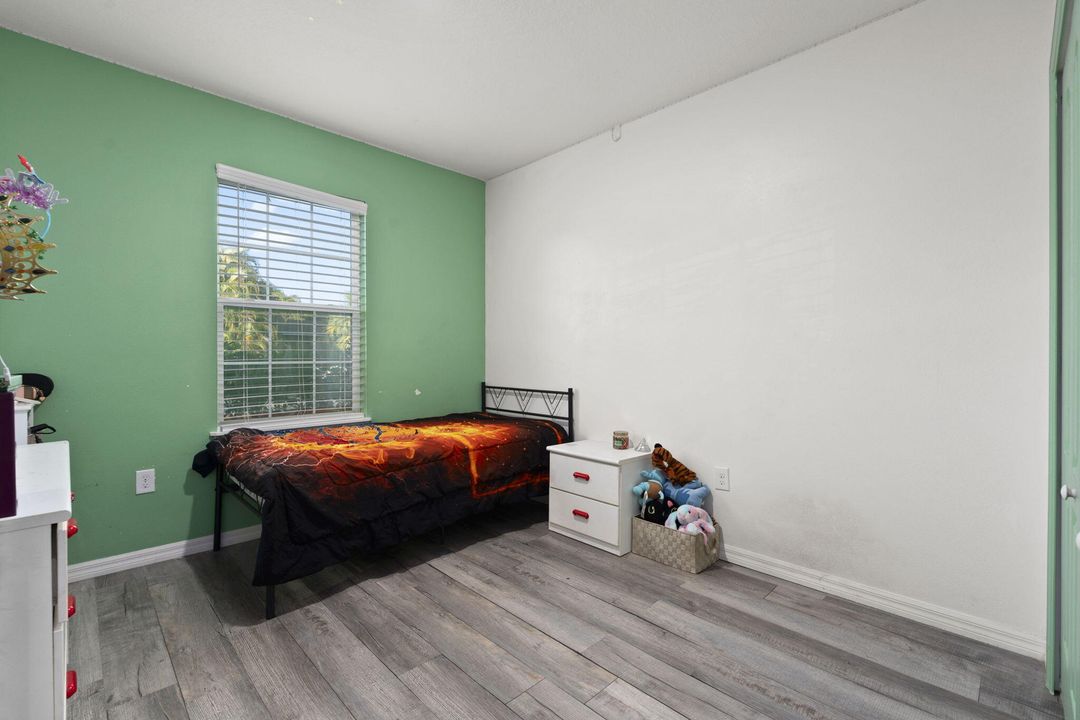 На продажу: $417,999 (4 спален, 2 ванн, 1867 Квадратных фут)