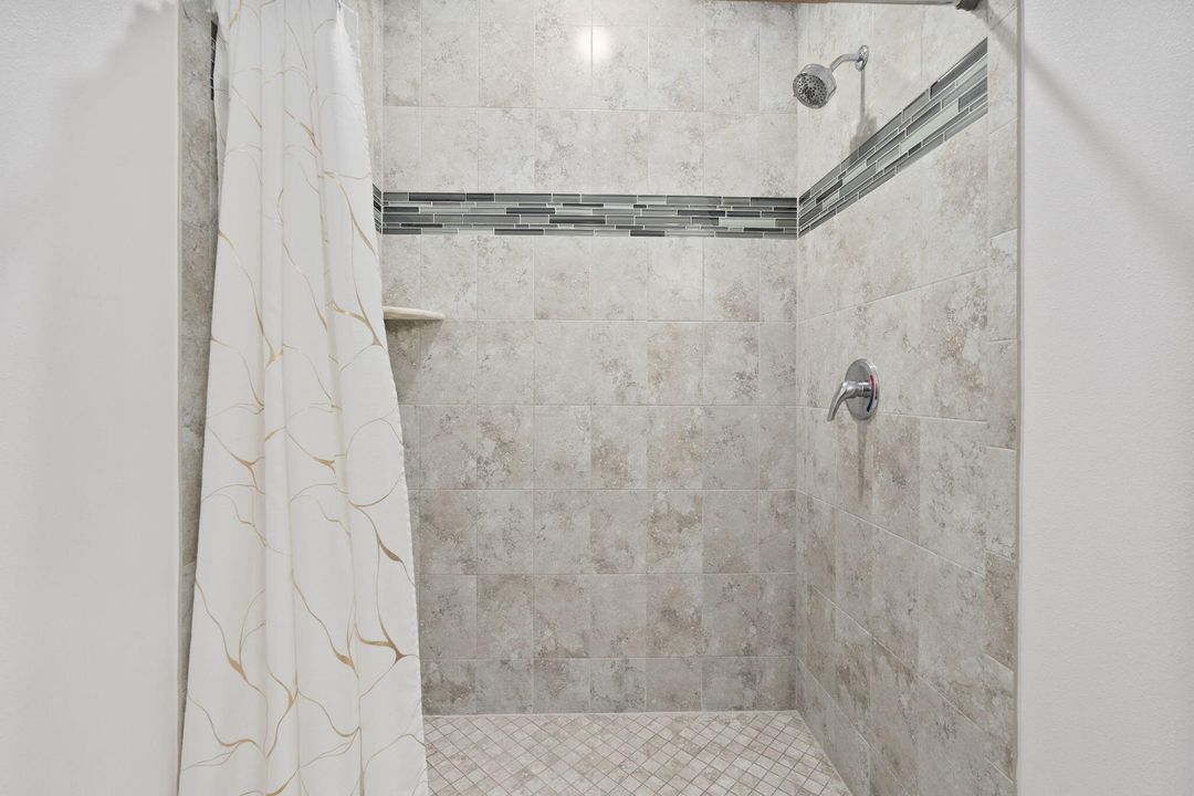 На продажу: $417,999 (4 спален, 2 ванн, 1867 Квадратных фут)