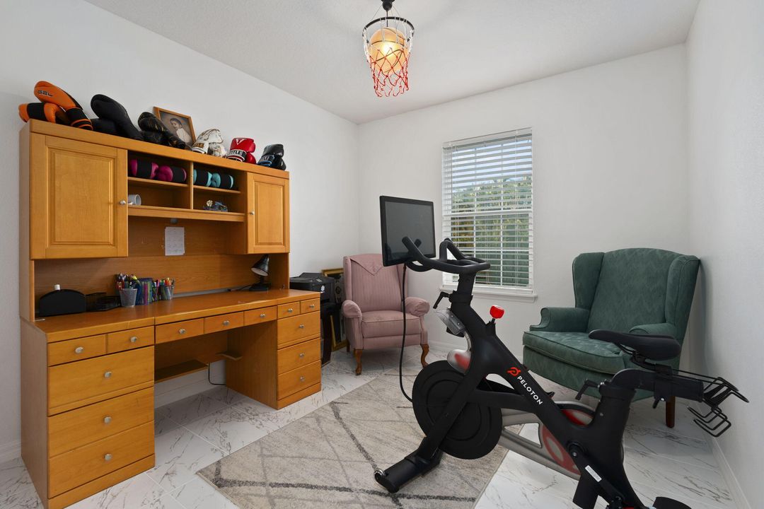 На продажу: $417,999 (4 спален, 2 ванн, 1867 Квадратных фут)