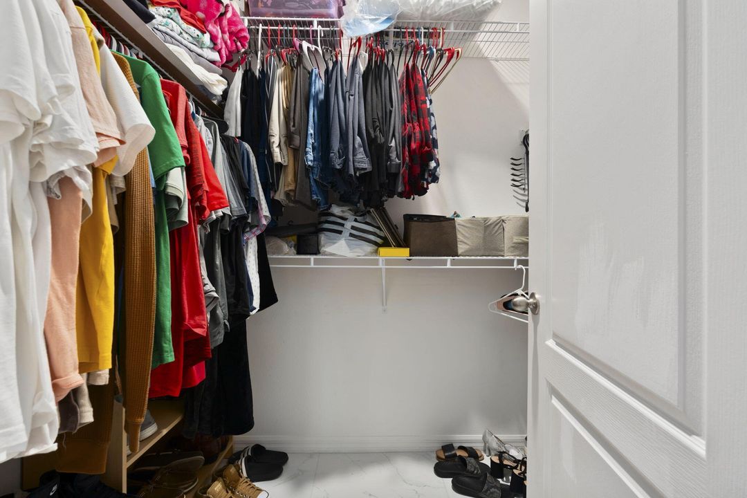 На продажу: $417,999 (4 спален, 2 ванн, 1867 Квадратных фут)