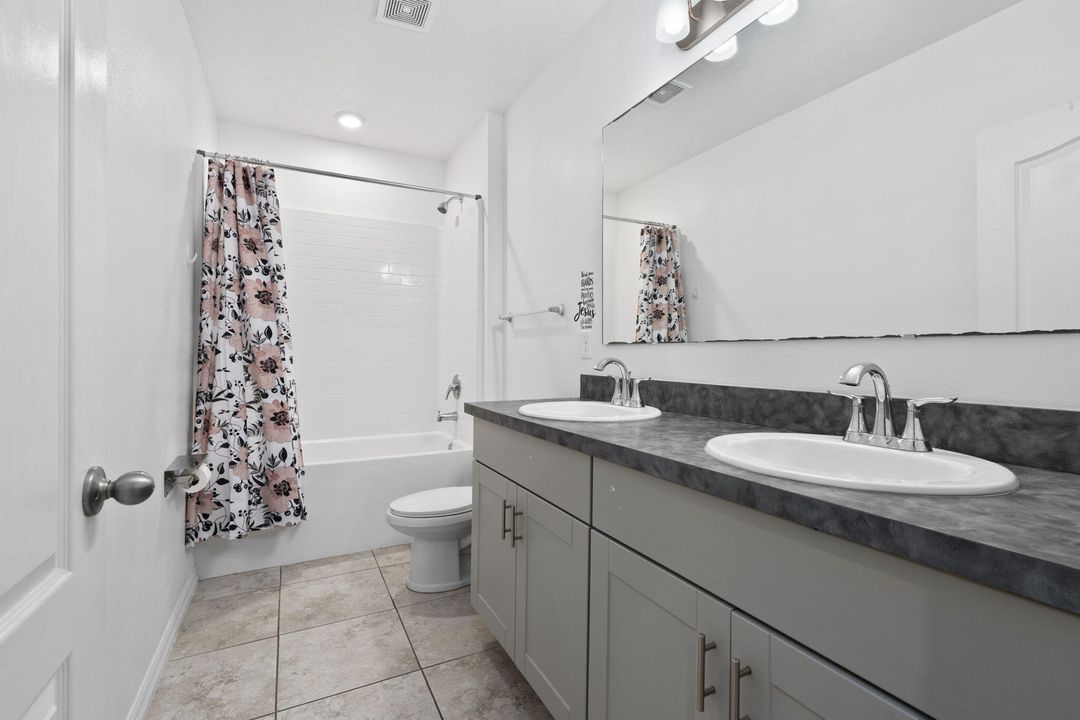 На продажу: $417,999 (4 спален, 2 ванн, 1867 Квадратных фут)