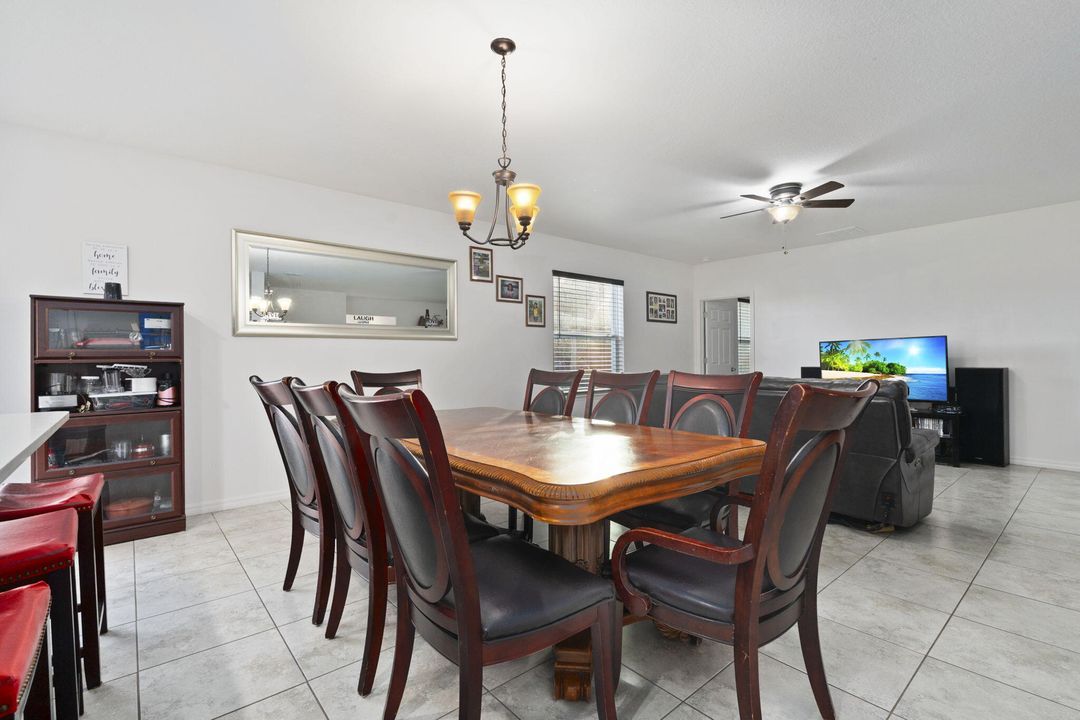 На продажу: $417,999 (4 спален, 2 ванн, 1867 Квадратных фут)