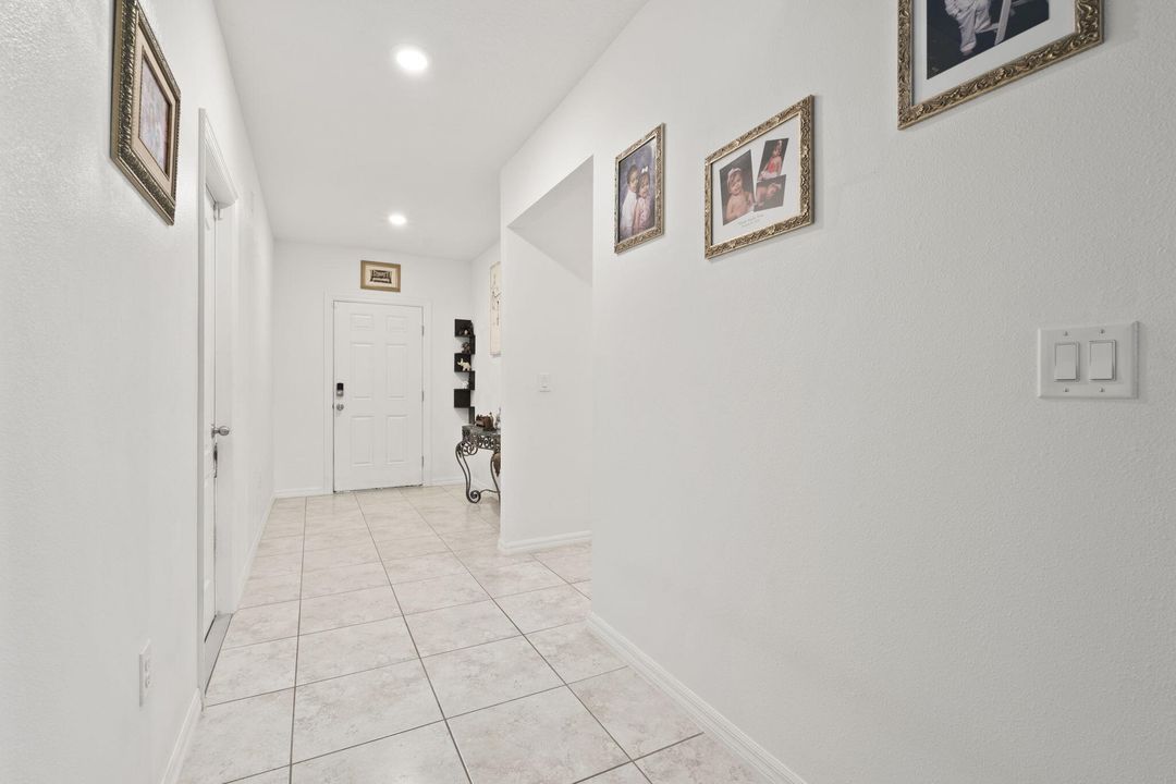 На продажу: $417,999 (4 спален, 2 ванн, 1867 Квадратных фут)