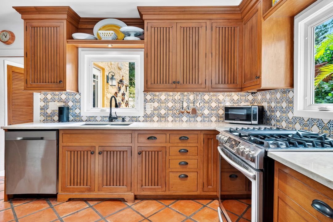 For Sale: $2,250,000 (3 beds, 3 baths, 1918 Square Feet)