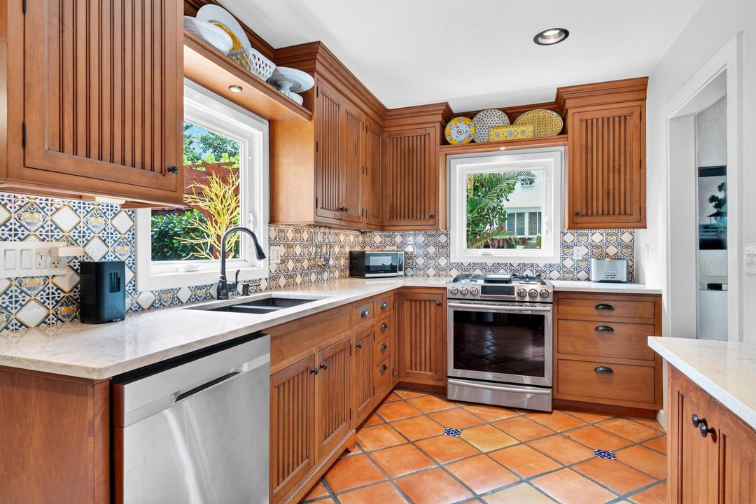 For Sale: $2,250,000 (3 beds, 3 baths, 1918 Square Feet)