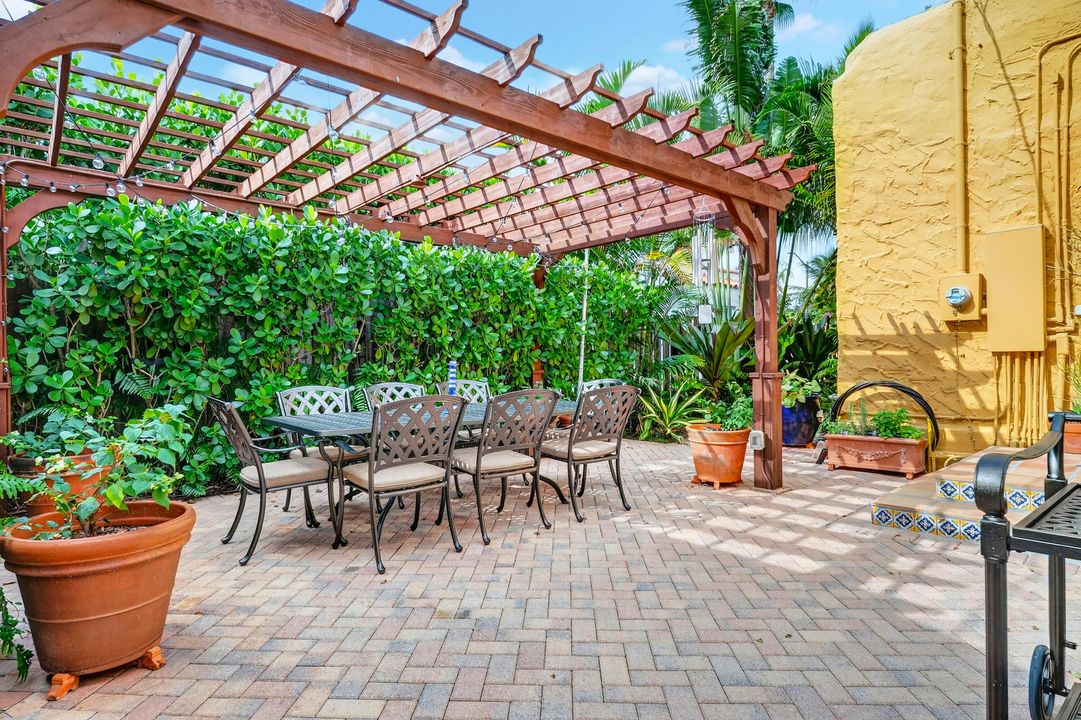 For Sale: $2,250,000 (3 beds, 3 baths, 1918 Square Feet)