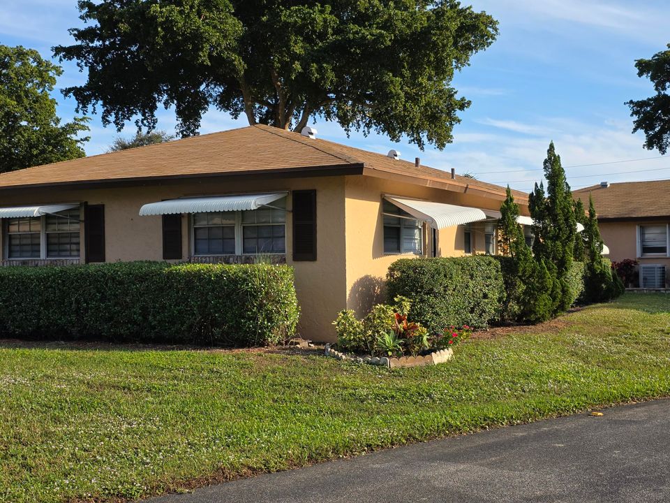 На продажу: $239,000 (2 спален, 2 ванн, 950 Квадратных фут)