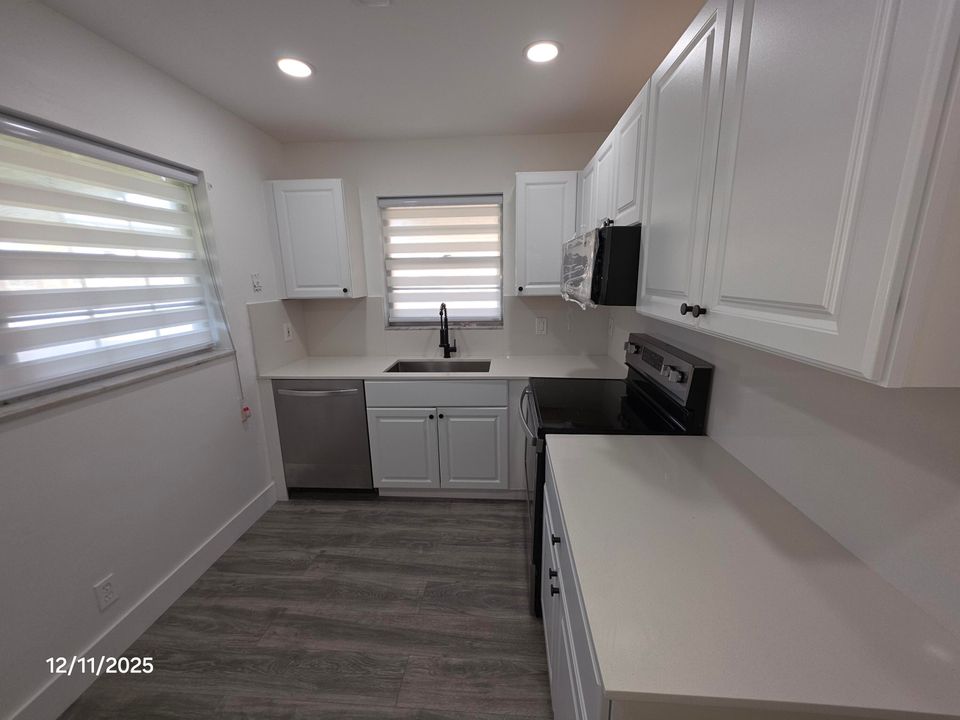 На продажу: $239,000 (2 спален, 2 ванн, 950 Квадратных фут)