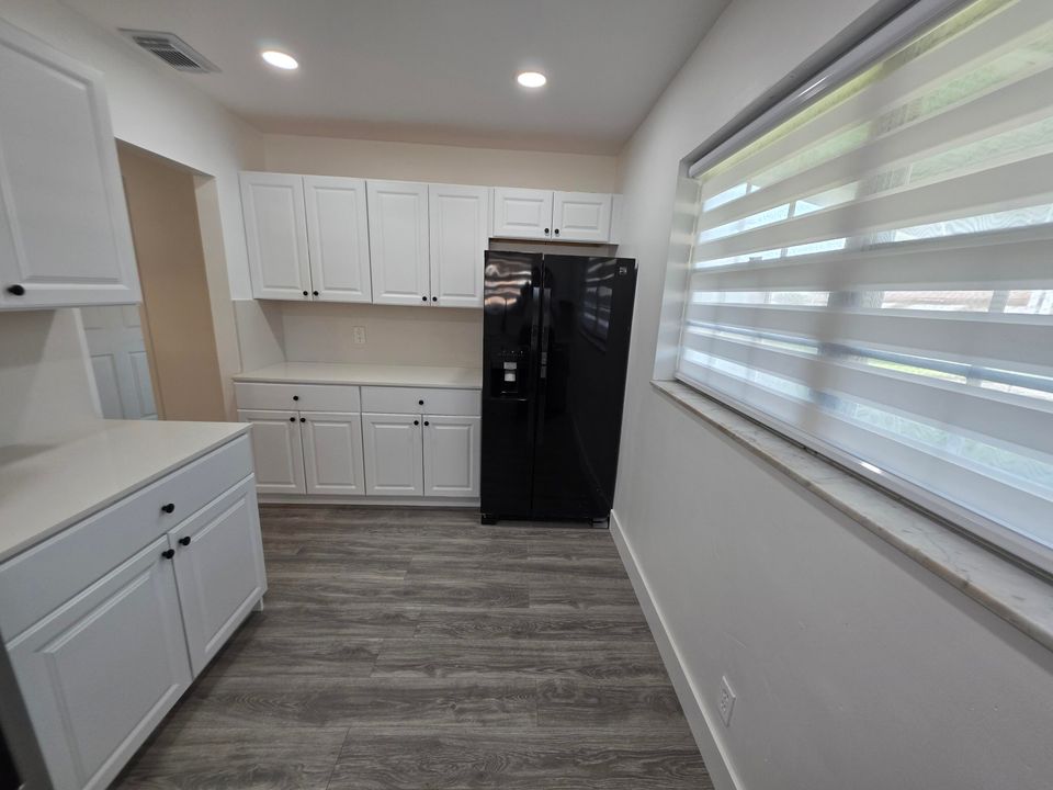 На продажу: $239,000 (2 спален, 2 ванн, 950 Квадратных фут)