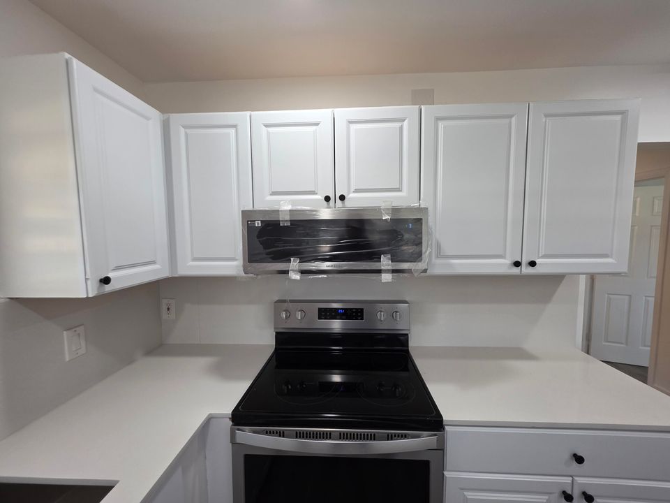 На продажу: $239,000 (2 спален, 2 ванн, 950 Квадратных фут)