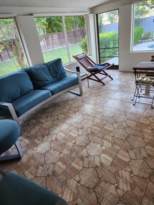 For Sale: $550,000 (3 beds, 3 baths, 1602 Square Feet)