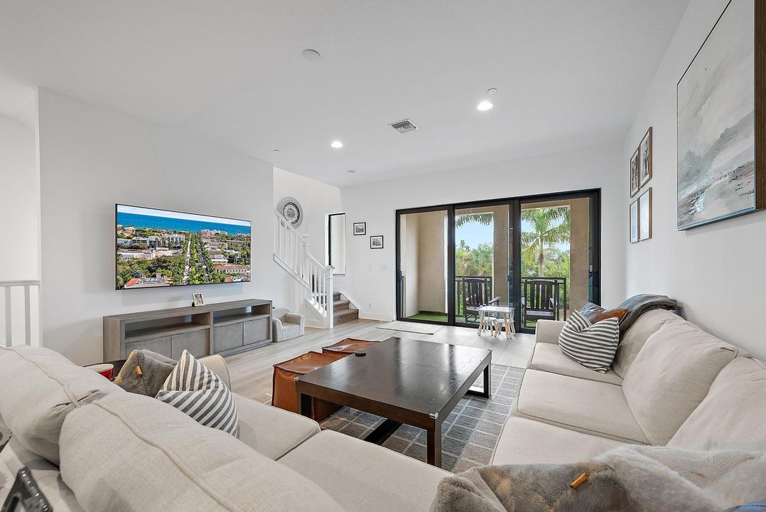 For Rent: $5,700 (4 beds, 3 baths, 2840 Square Feet)