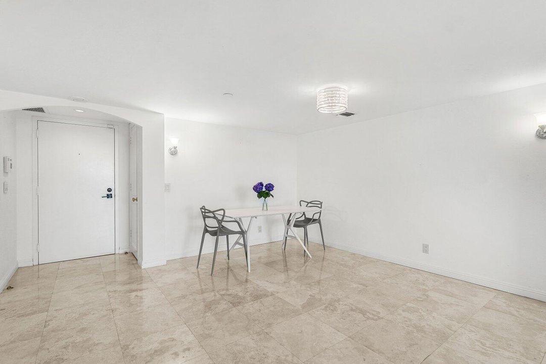 В аренду: $4,500 (2 спален, 2 ванн, 1438 Квадратных фут)