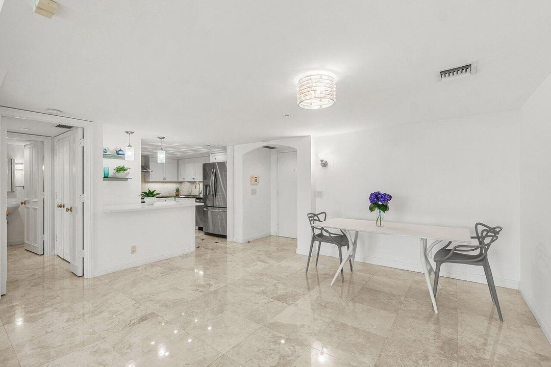 В аренду: $4,500 (2 спален, 2 ванн, 1438 Квадратных фут)