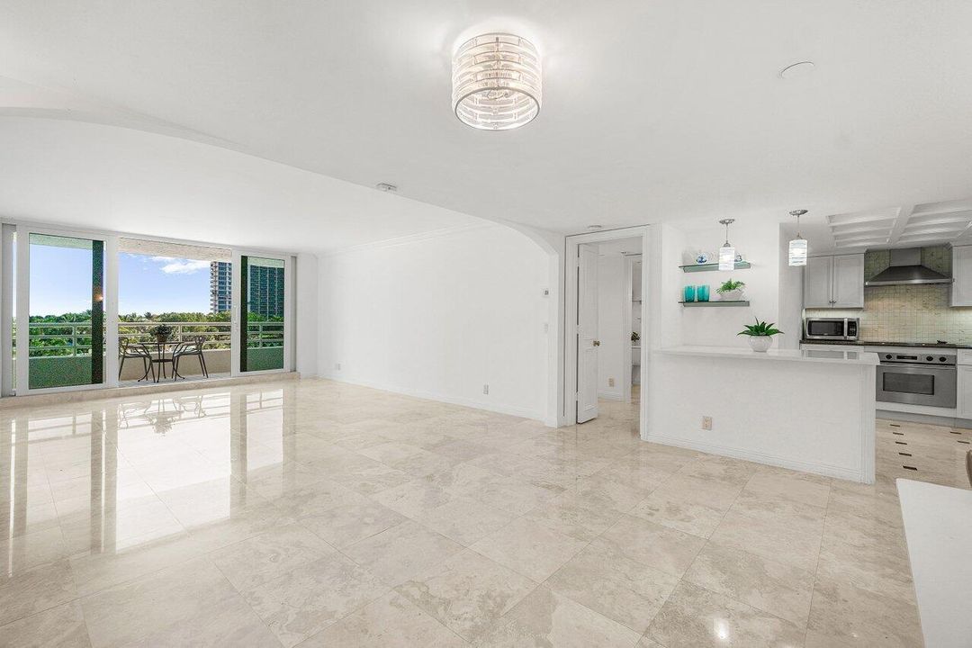 В аренду: $4,500 (2 спален, 2 ванн, 1438 Квадратных фут)