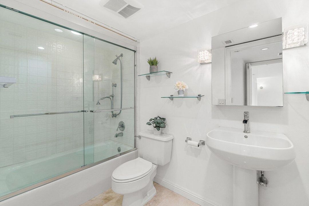 В аренду: $4,500 (2 спален, 2 ванн, 1438 Квадратных фут)