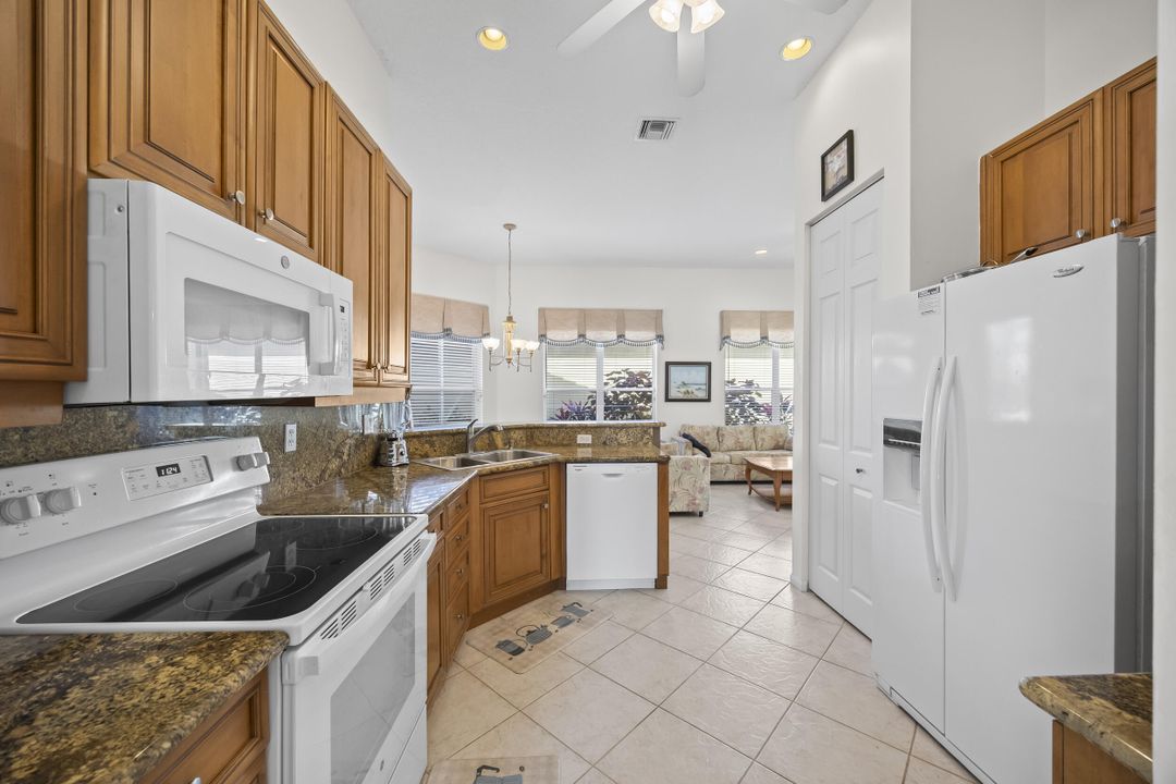 For Sale: $465,000 (3 beds, 2 baths, 2319 Square Feet)