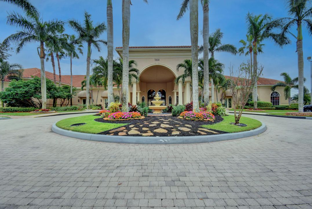 For Sale: $465,000 (3 beds, 2 baths, 2319 Square Feet)