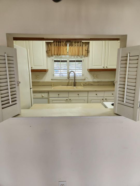 For Rent: $1,200 (1 beds, 1 baths, 767 Square Feet)