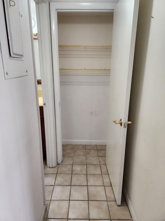 For Rent: $1,200 (1 beds, 1 baths, 767 Square Feet)