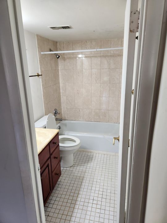 For Rent: $1,200 (1 beds, 1 baths, 767 Square Feet)