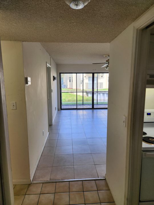 For Rent: $1,200 (1 beds, 1 baths, 767 Square Feet)