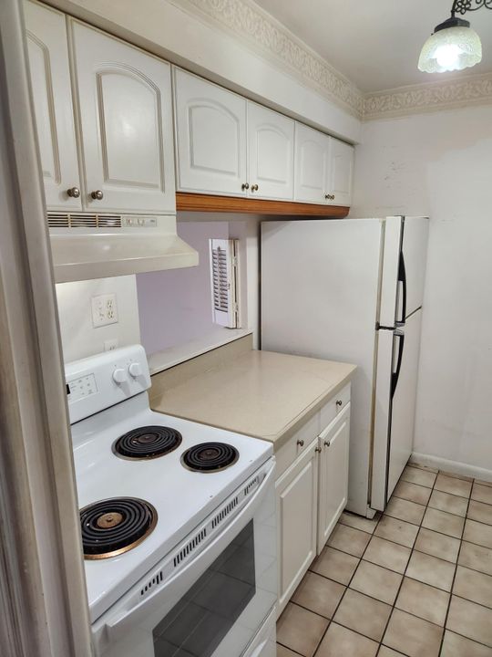 For Rent: $1,200 (1 beds, 1 baths, 767 Square Feet)