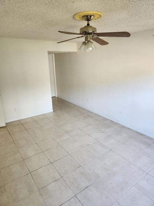 For Rent: $1,200 (1 beds, 1 baths, 767 Square Feet)