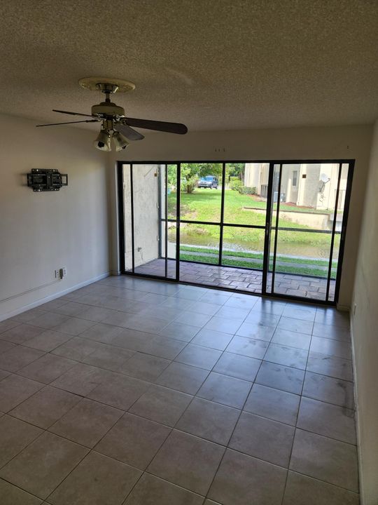 For Rent: $1,200 (1 beds, 1 baths, 767 Square Feet)